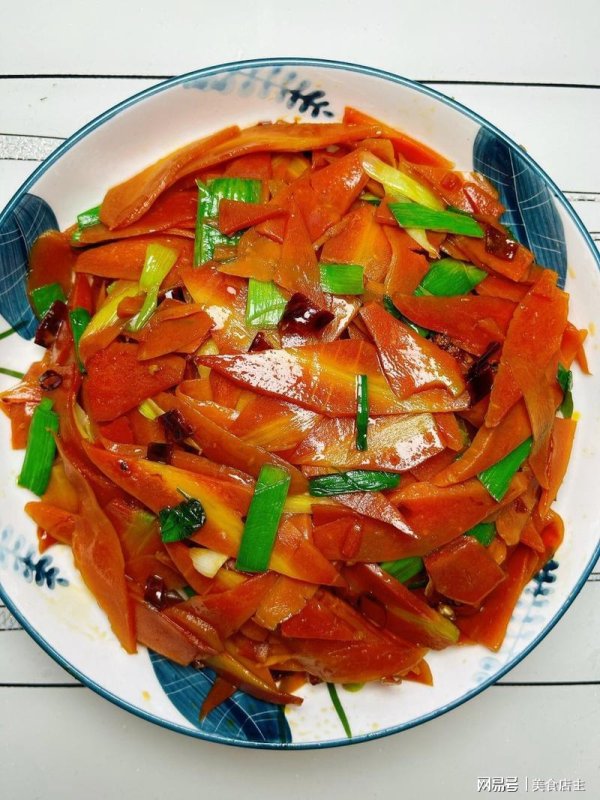 开云体育(中国)官方网站再加入葱姜蒜、八角和香叶炒香-Kaiyun网页版·「中国」开云官方网站 登录入口